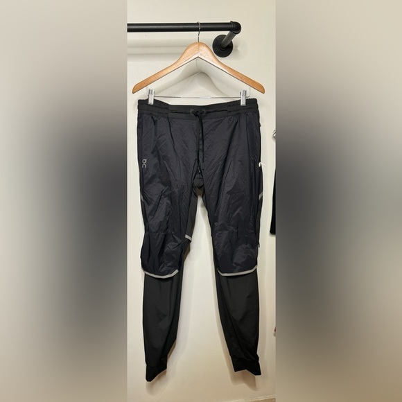 On Cloud Running Women's Black Jogger Pants EUC - Picture 8 of 11